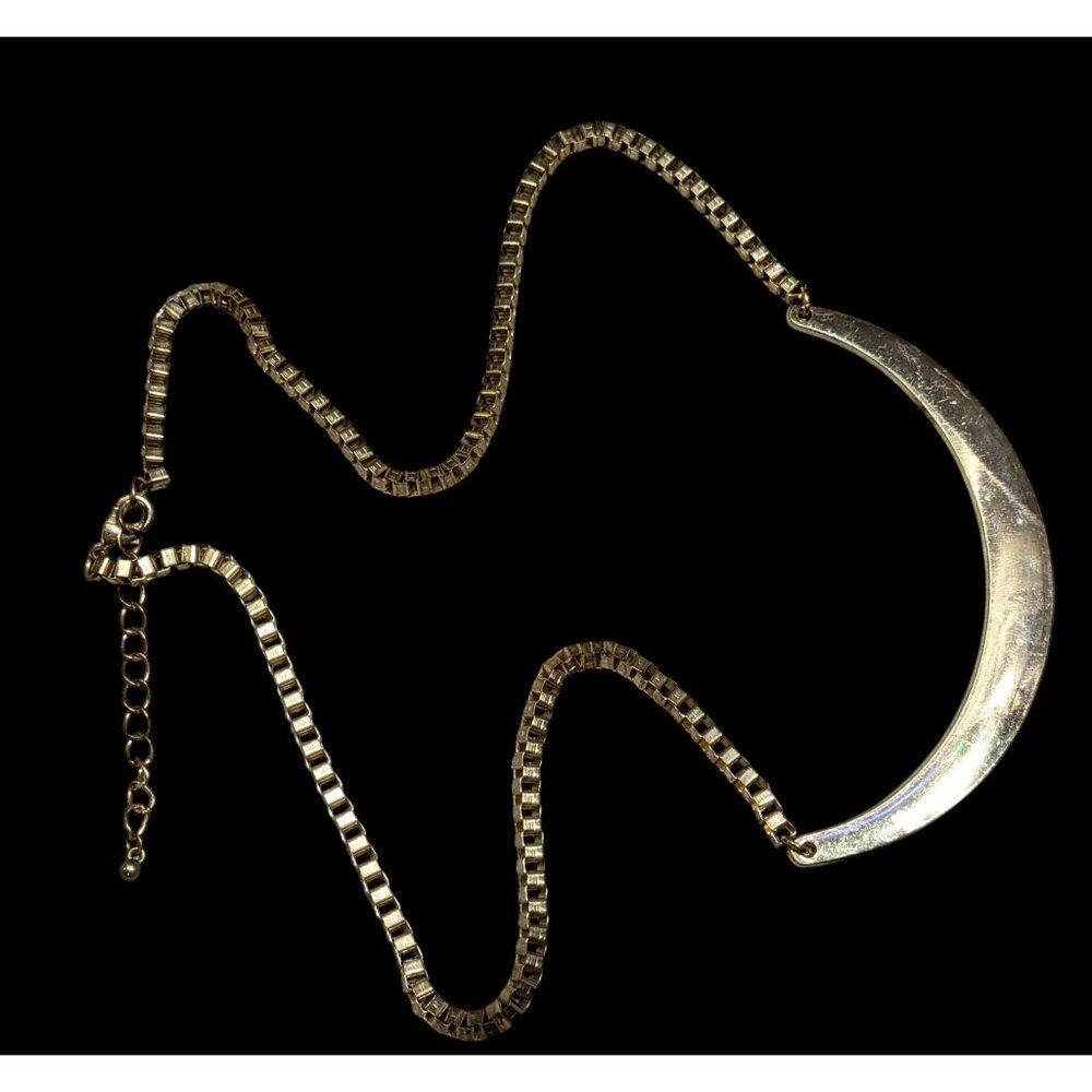Retro Glam Box Chain Curved Plate Gold Tone Pendant Necklace